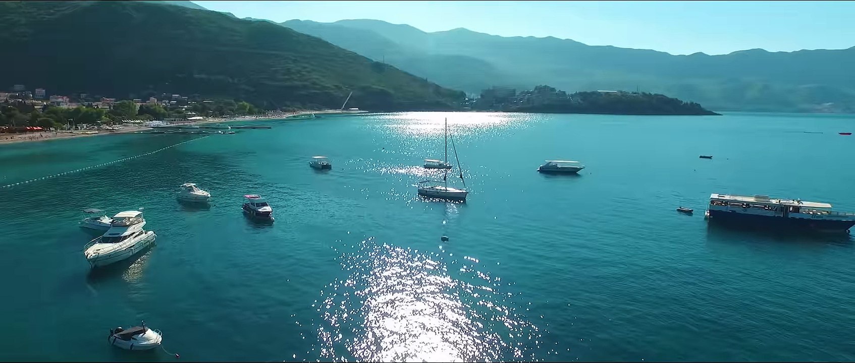 Reea feat. Akcent - Rain (Official Music Video)