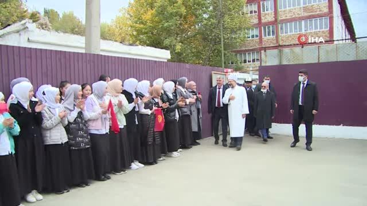 Diyanet İşleri Başkanı Erbaş'tan Oş İmam Hatip Lisesi ve Oş Üniversitesi'ne ziyaret