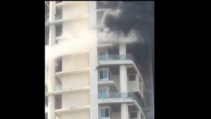 Mumbai: Man seen swinging from building to escape from fire