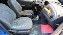 Ölümle tehdit eden kocası, otomobilinin camlarını kırdı