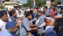NSUI and BJP workers came face to face -  जम कर चले डंडे और लात घूसे
