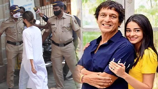 Ananya Panday पापा Chunky Panday से लिपटकर बुरी तरह हुई Emotional | Boldsky