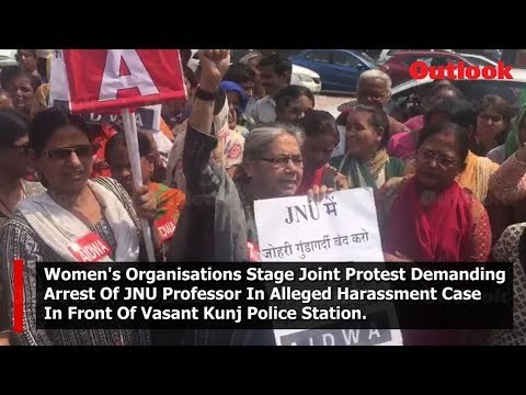 Protesters Demand Arrest Of JNU Professor In Alleged Harassment Case Near Vasant Kunj Police Station