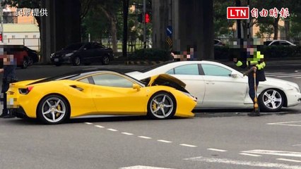 獨家》車主心淌血！千萬法拉利碰撞賓士車 維修費300萬起跳 (民眾提供)