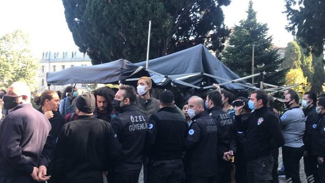 Boğaziçi’nde öğrencilerin çadır kurmasına izin verilmedi: Arbede yaşandı, kampüse çevik kuvvet girdi