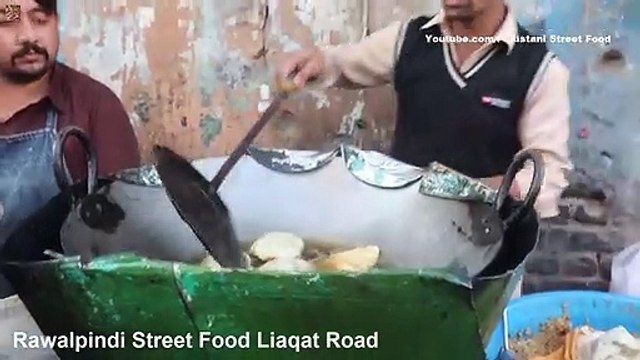 08. Pakistani Street Food Rawalpindi Samosa Chat and Pakora - National Foodies