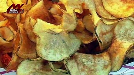 Try this recipe of tasty, crispy and delicious moong dal chips. 