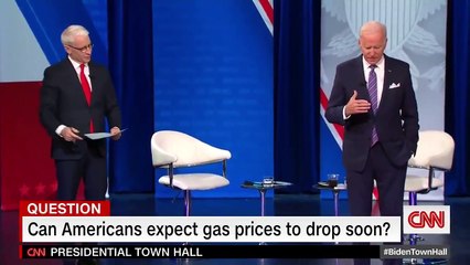 Biden canlı yayındaki bu hareketiyle alay konusu oldu