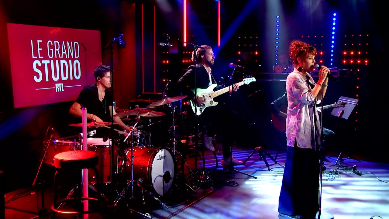 Zaz interprète "La fée" dans "Le Grand Studio RTL"