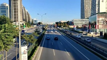 Akşam saatlerinde trafikte yoğunluk yaşanıyor