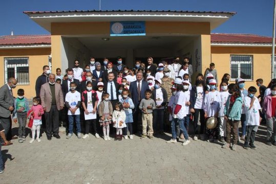 Malazgirt'te TÜBİTAK 4006 Bilim Fuarı açıldı