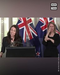 New Zealand PM Reacts to Earthquake During Presser