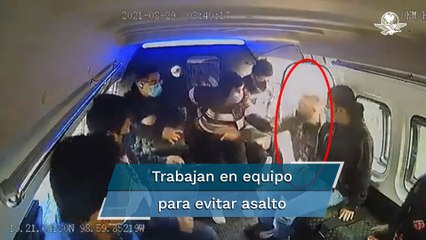 Chofer y pasajeros frustran asalto en combi de Naucalpan