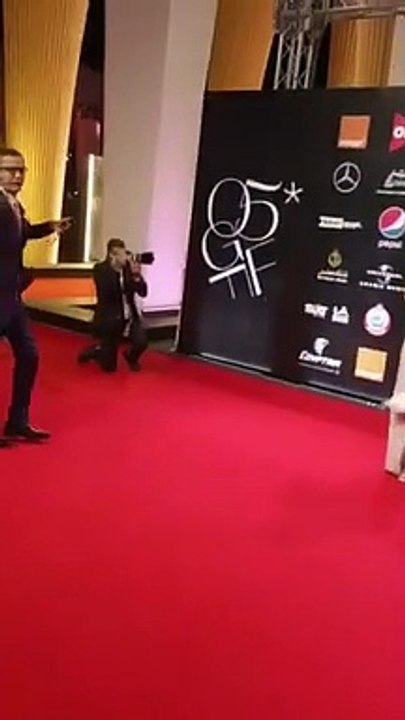 إطلالة جريئة لأسماء جلال في حفل ختام مهرجان الجونة