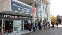 El miedo y las restricciones disparan la vacunación en la escéptica Rumanía