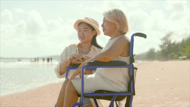 Alabama Lifeguards Make Sure 95-Year-Old Woman Enjoys Beach Vacation Despite Not Being Able to Walk