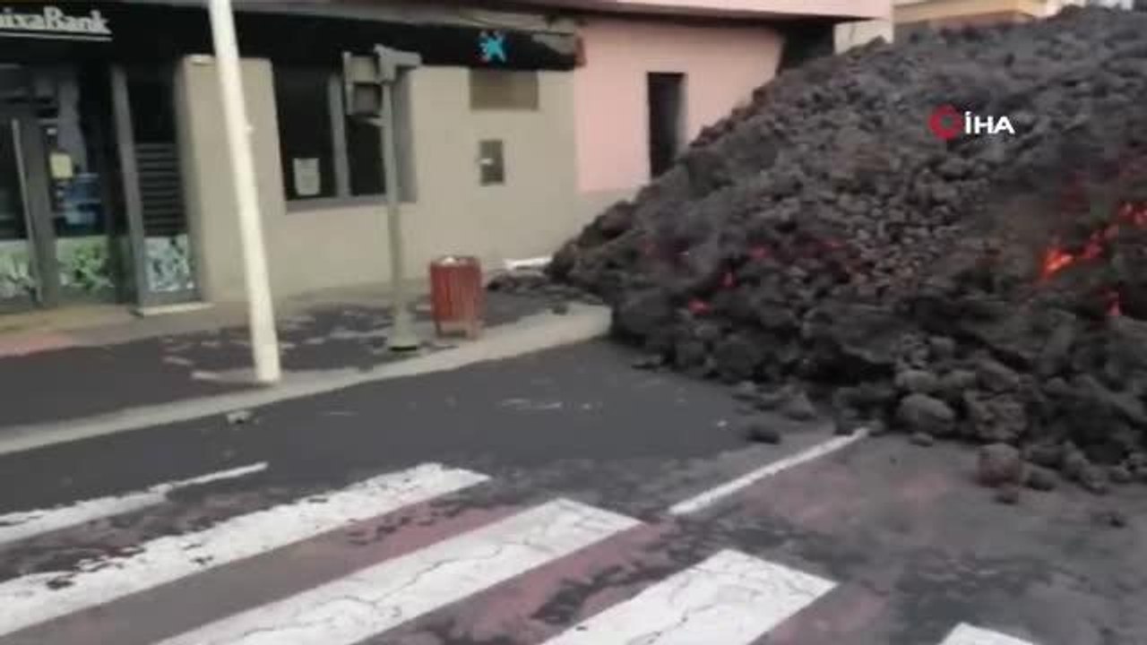 İspanyol bilim adamları La Palma'daki yanardağ için lavlardan örnekler topladı