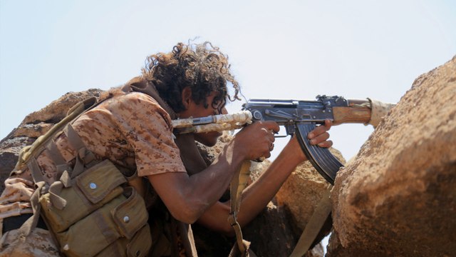 معارك عنيفة بين قوات الجيش اليمني ومسلحي جماعة الحوثي في الجوبة بمأرب