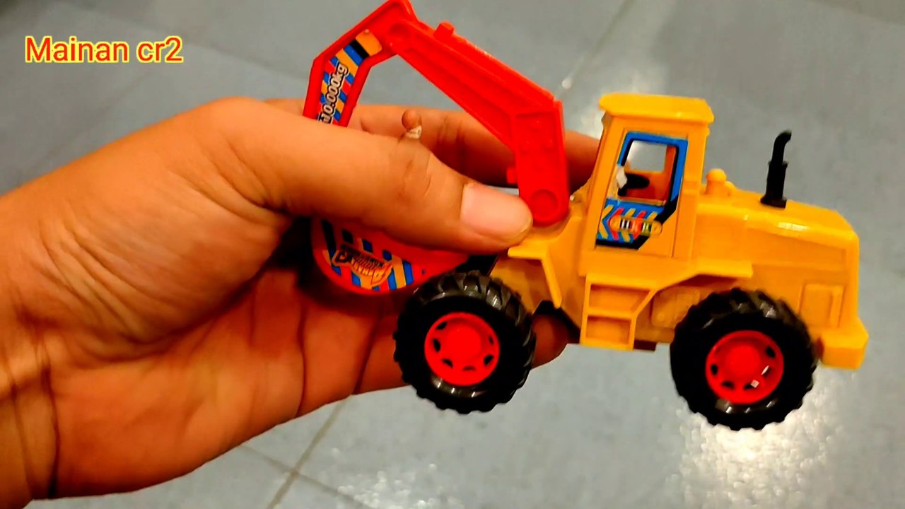 Mencari Mainan, Truck excavator,Crane ,tembak tembakan