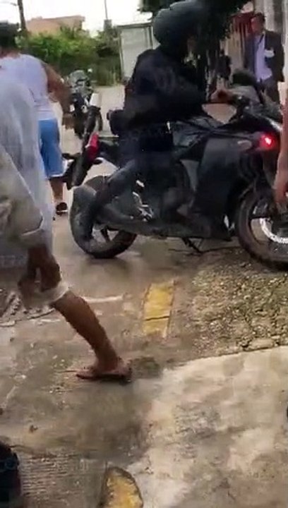 DETIENEN a DOS SUJETOS por intento de robo de automóviles en DEPÓSITO del sur de COATZACOALCOS
