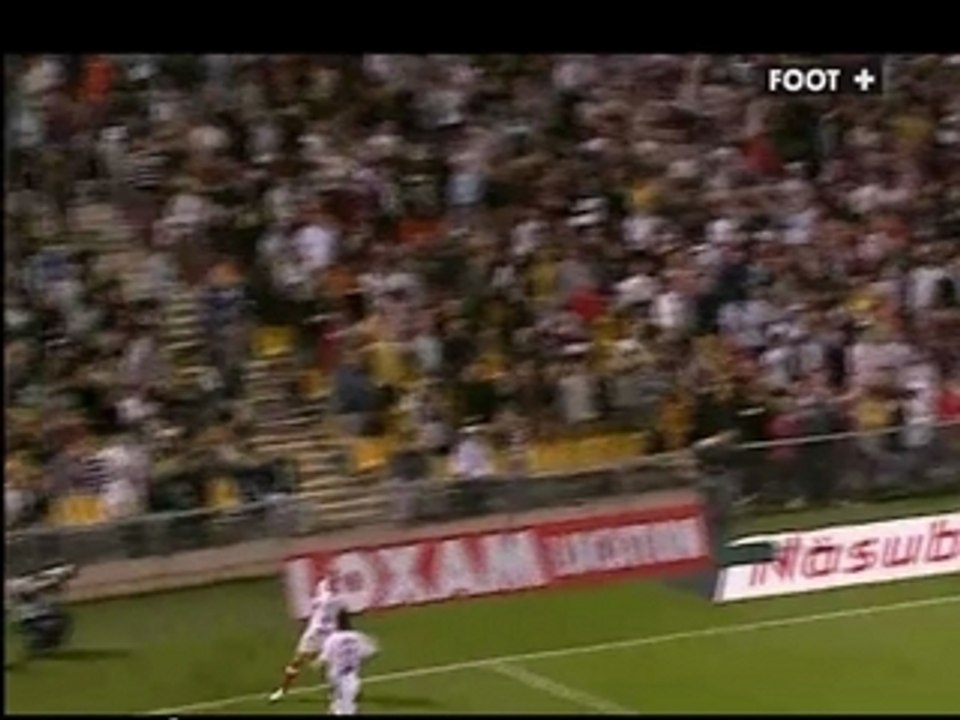 Benzema - Metz 1 - 5 Lyon - L1 2007-2008 (1er But)