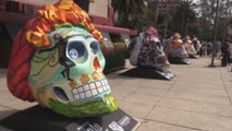 Calaveras gigantes homenajean a Frida Kahlo en México por el Día de Muertos