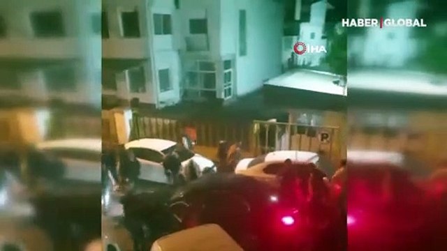 Fatih'te yol verme kavgasında öldüresiye dövülen sürücünün aracına da saldırdılar