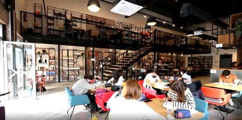 Efelerli gençler 'Kitap Kafe'yi çok sevdi