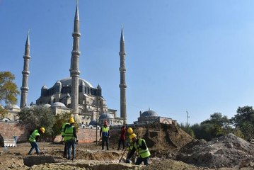 Son dakika haber | SELİMİYE CAMİİ'NİN ÇEVRE DÜZENLEMESİNDE ROMA DÖNEMİNE AİT AİLE MEZARI BULUNDU