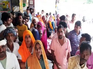 खाद के लिए लगी कतारे, तीन घंटे में बंट गए 800 कट़्टे । देखे वीडियो