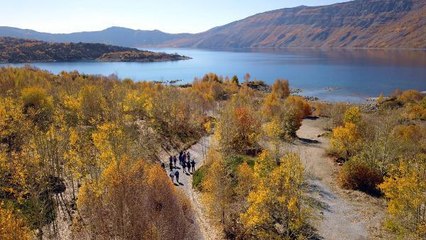NEMRUT'TA DOĞA YÜRÜYÜŞÜ YAPIP, HALAY ÇEKTİLER