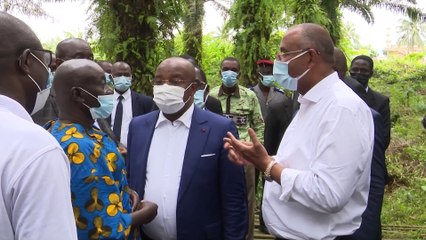 Le Premier Ministre Patrick Achi visite une usine de production d'huile de palme à Bonoua