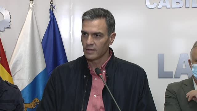 Sánchez asegura a los palmeros que el Gobierno estará con ellos después de que acabe la lava