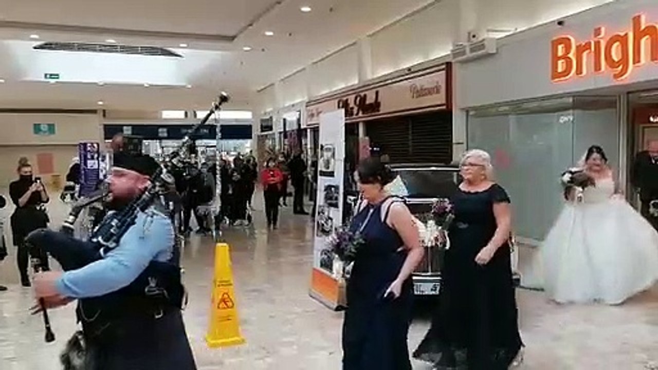 Kirkcaldy couple win free wedding at shopping centre