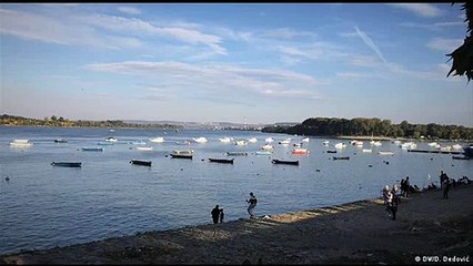 A, Dunav teče svako veče...