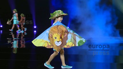 Desfile de la marca Barquito De Papel en la Pasarela Moda Cálida