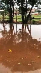 Alagamento causa transtorno para moradores do bairro Alto Alegre