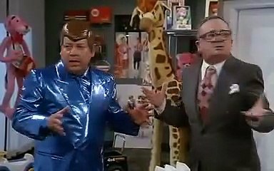 Paolo Villaggio  Gigi Reder - Grandi magazzini - Fantozzi scena del robot