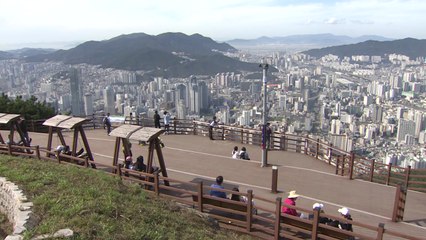 황령산에서 내려다 본 부산의 '동서남북'...휴일 풍경 / YTN