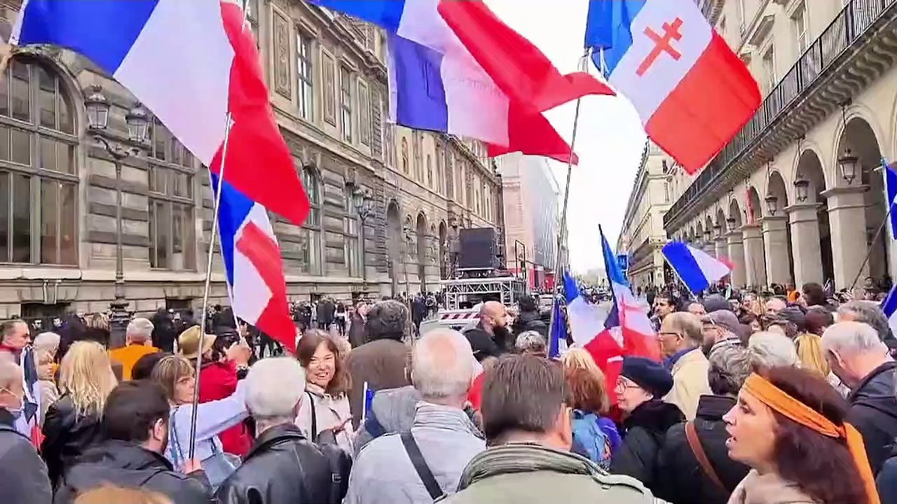Si riaccende la protesta dei ''no pass'' a Parigi e Tallin