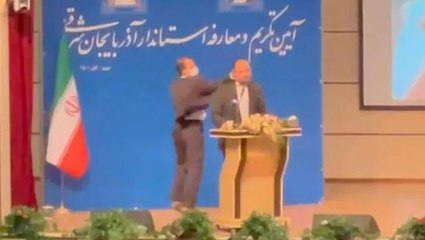 Herkesin gözü önünde yeni atanan valiye "Türkçe konuş" tokadı! Ses tüm salonda yankılandı