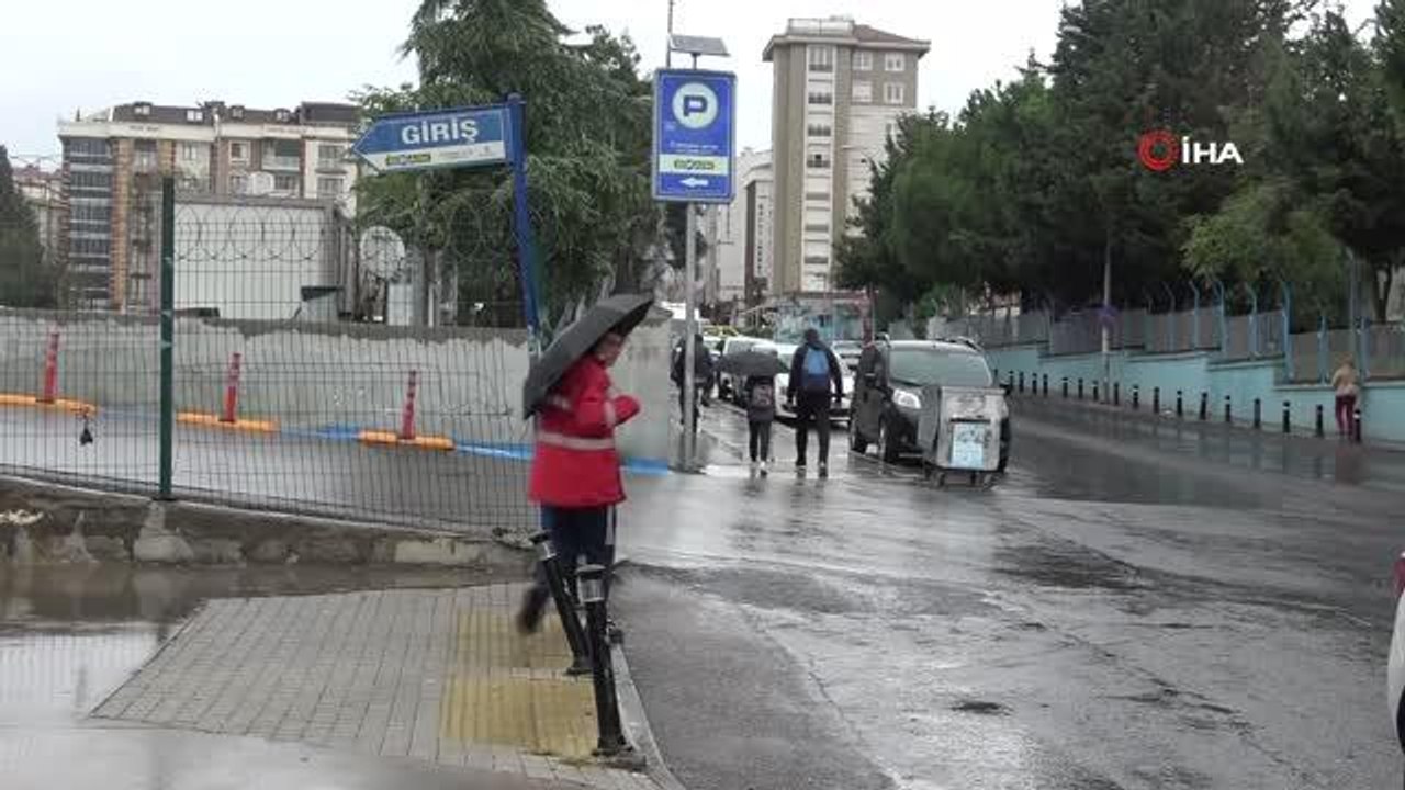 İstanbullular pazar gününe yağmurla uyandı