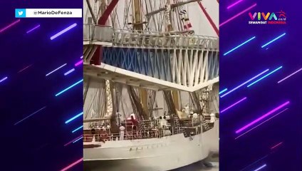 "Dewaruci Militer Brasil" Terseret Arus dan Tabrak Jembatan