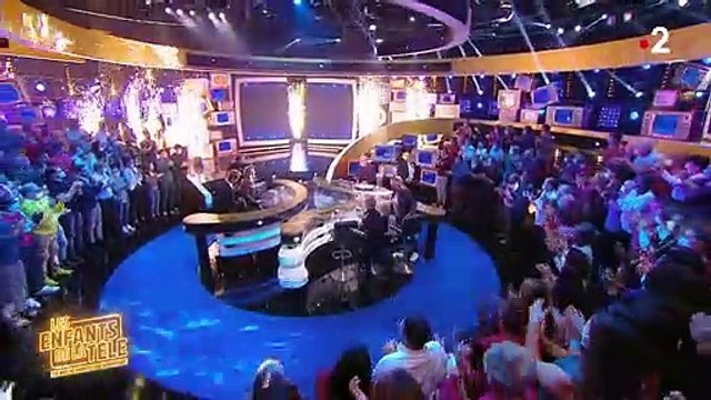 Christophe Dechavanne chute dans Les enfants de la télé , le prime - France 2