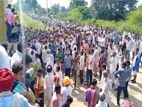 खाद के लिए अन्नदाता कतार में, कई किसान लौटे खाली हाथ