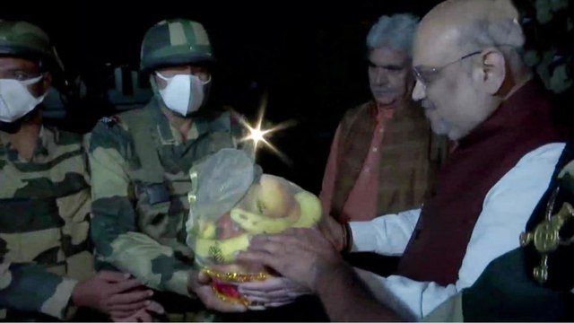 Amit Shah visits last post at Indo-Pak border