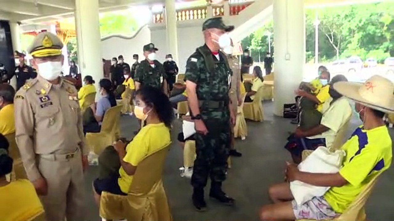 แม่ทัพภาค1มอบถุงยังชีพช่วยเหลือประชาชนที่ประสบอุกทกภัย