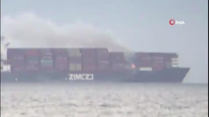Kanada açıklarındaki konteyner gemisinde yangın