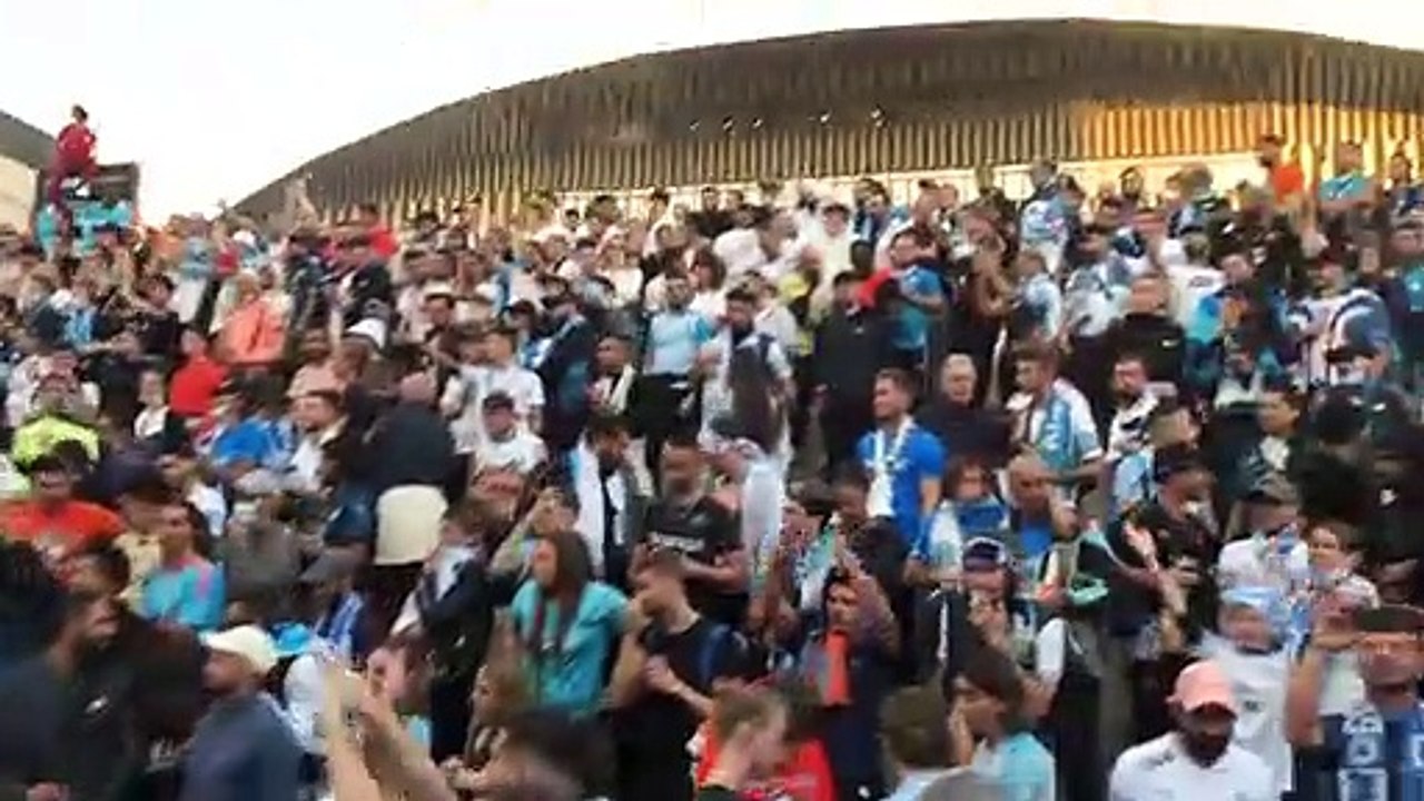 Énorme ambiance devant le Vélodrome avant OM PSG