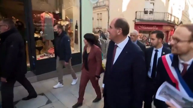 Laval: Regardez le Premier Ministre, Jean Castex, interpellé par une commerçante : Avez-vous reçu ma petite culotte à Matignon ?